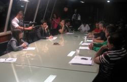 A entrevista coletiva foi concedida na Sala de Imprensa da Assembleia Legislativa