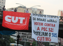 CUT/MG e Sind-UTE fazem bandeiraço em Belo Horizonte em protesto contra a PEC 32