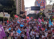 Educadoras e educadores deflagram greve por tempo indeterminado