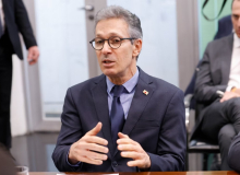 Zema deixa Minas com promessas vazias, hospitais fechados e propaganda enganosa