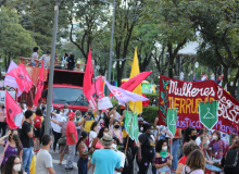 Mulheres ocupam as ruas de BH contra violência, machismo e racismo