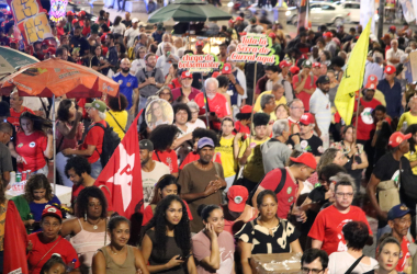 Ato em defesa da soberania nacional toma as ruas do centro de BH