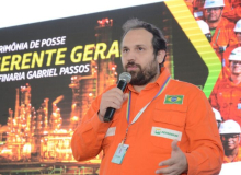 Sindipetro/MG dá o seu recado na posse do novo gerente-geral da Regap