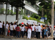 Abraçaço fortalece luta contra extinção da Escola de Saúde Pública