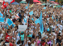 Educadoras e educadores, em estado de greve, fazem assembleia na ALMG