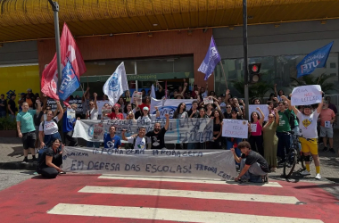 Greve da educação de MG ganha as ruas e pressiona governo Zema por negociação