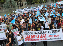 Trabalhadoras e trabalhadores cobram do governo do Estado pagamento de salário