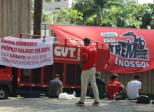 Eletricitárias e eletricitários protestam contra calote de Zema na PLR