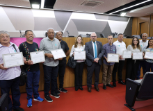 Entrega de diplomas na homenagem aos 90 anos do Sindimetal BH-Contagem na ALMG