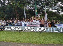 Trabalhadores do Hospital Regional João Penido realizam ato em defesa da unidade