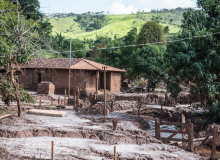 Atingidos pelo rompimento da barragem realizam marcha de Mariana a Vitória