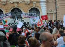 Manifestação contra Vale leva centenas à Praça da Liberdade