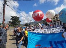 Educadoras e educadores mineiros protestam contra reformas de Zema e Bolsonaro