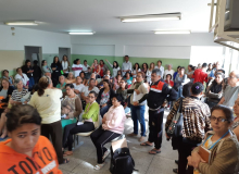 Usuários do Centro de Saúde Glória, em Belo Horizonte, ocupam e fecham a unidade