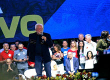 Lula empolga milhares em Belo Horizonte no primeiro comício de campanha