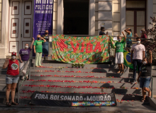 Frente Brasil Popular Minas Gerais lava escadas da Câmara Municipal de Juiz de Fora